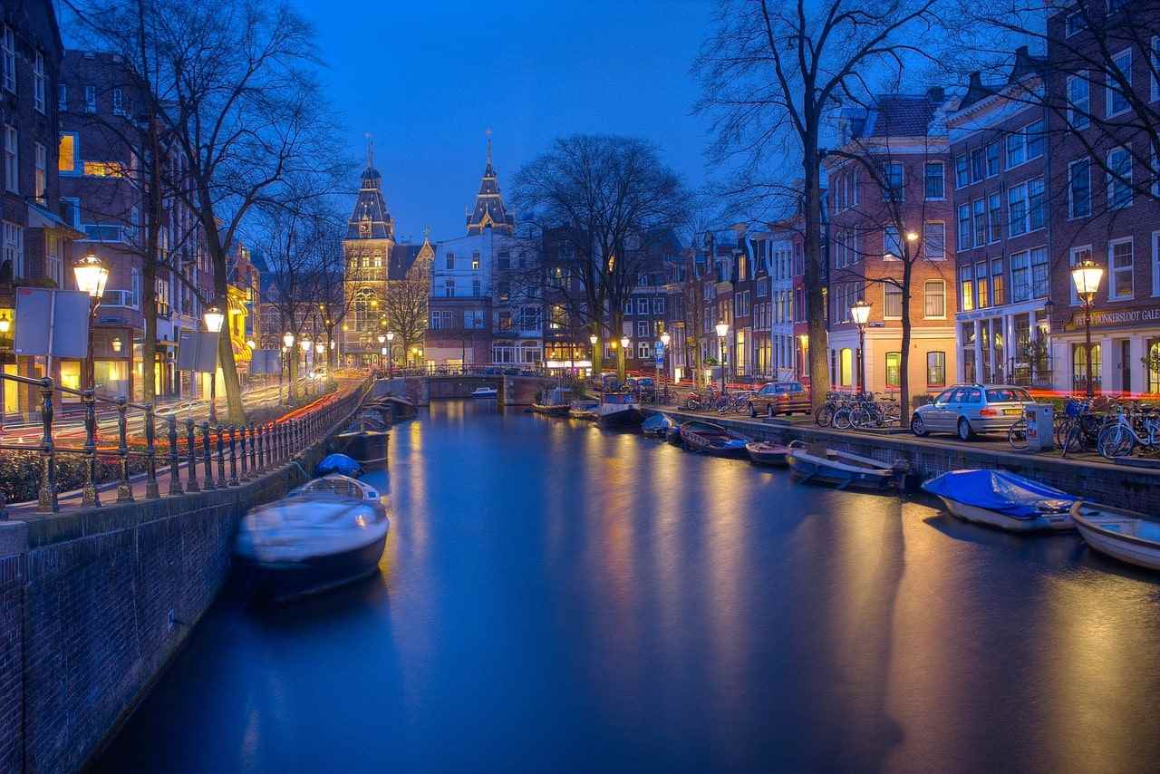 Compare And Book Cheap Flights To Amsterdam Save Up To 60 